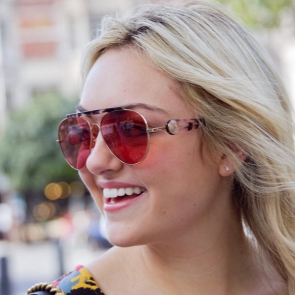 gigi hadid sunglasses tommy hilfiger